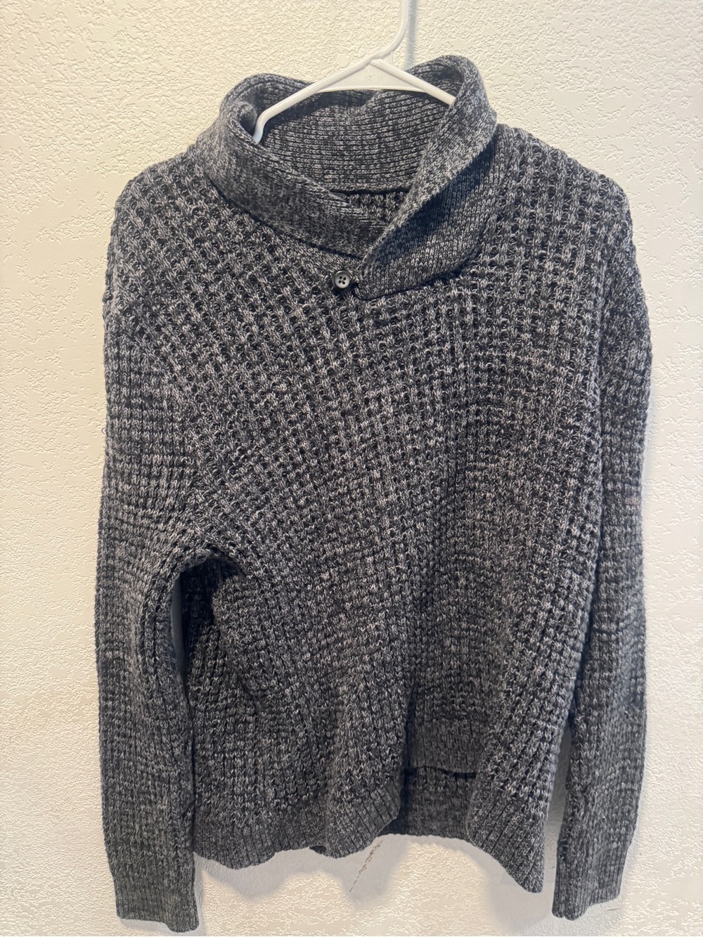 GAP Men's Charcoal Gray V-Neck Textured Knit Sweater